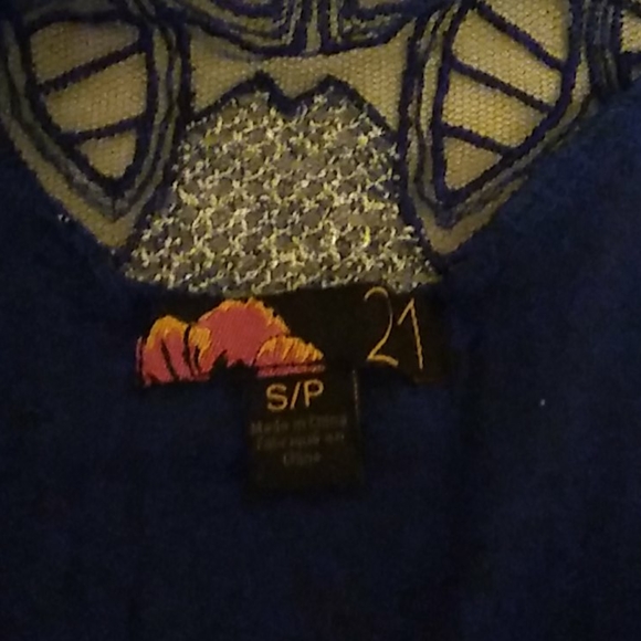 ☆ 21 womens shirt size small. - Picture 4 of 4